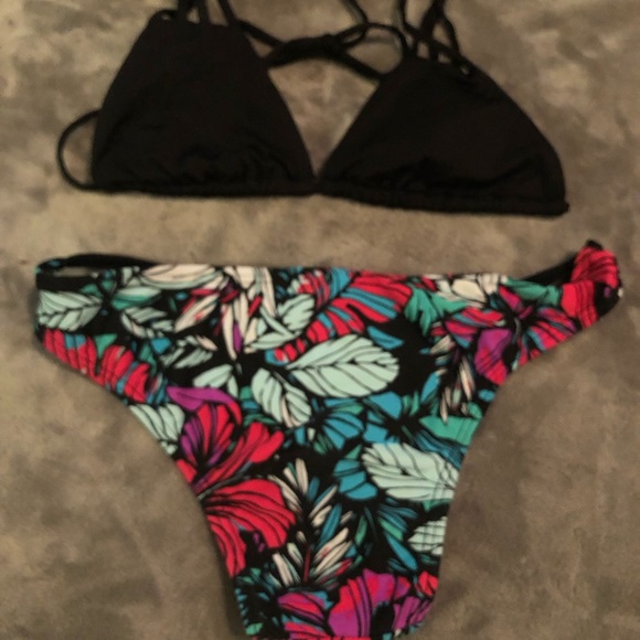 Woman’s Binki - Picture 3 of 5